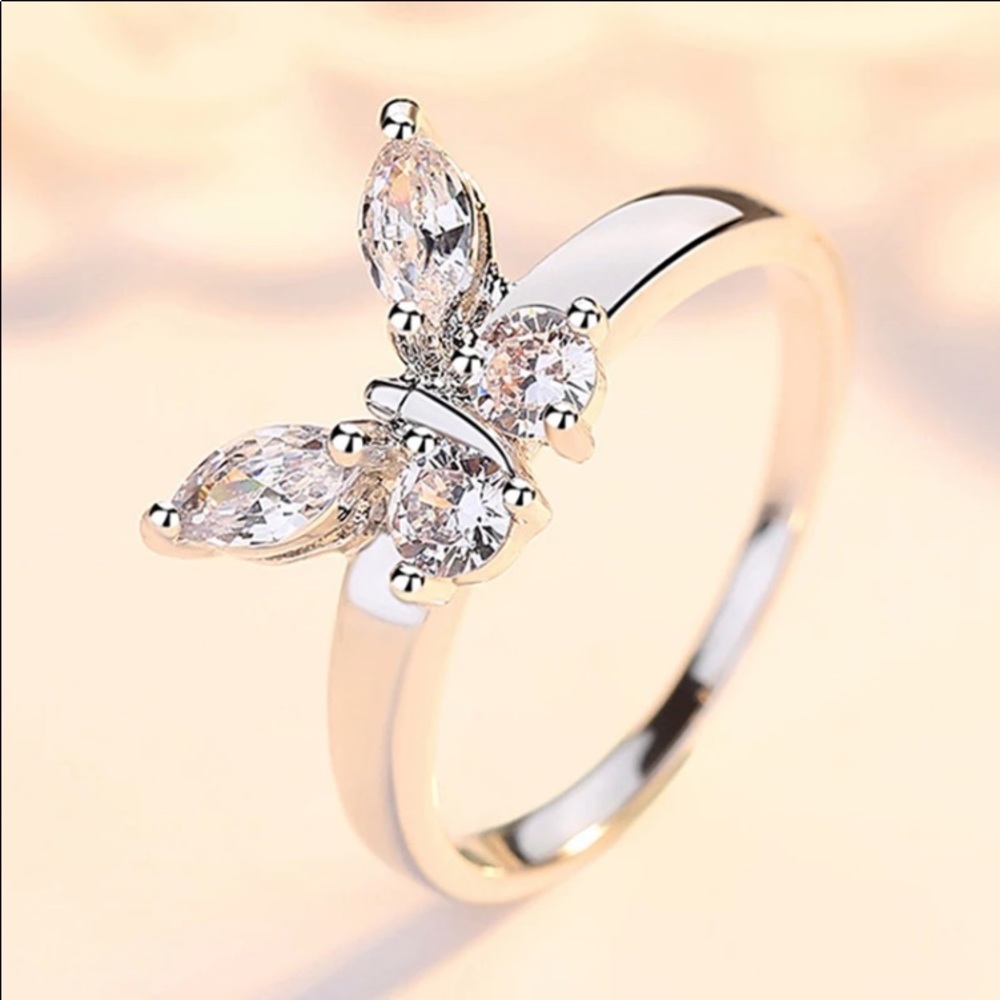 🦋SILVER BUTTERFLY RING IN SIZE 8🦋